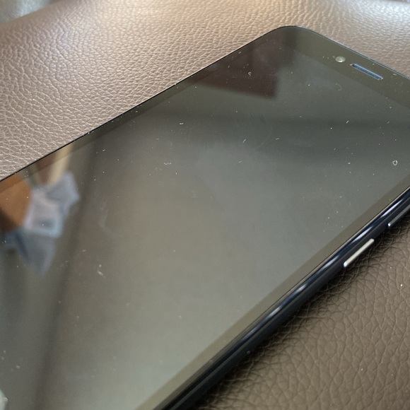 Phone - Picture 8 of 16